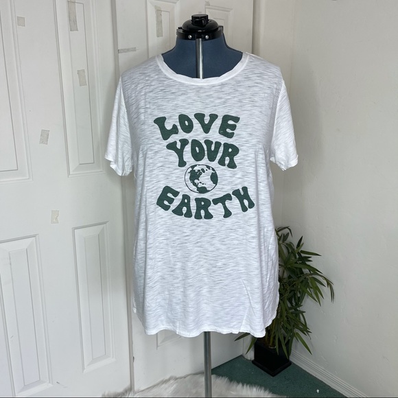 🌵White Burnout Graphic Tee “LOVE YOUR EARTH” NWT - Picture 2 of 11